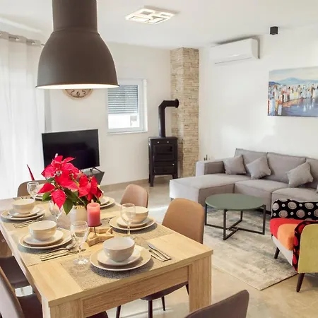 Naklice Villa Omis
