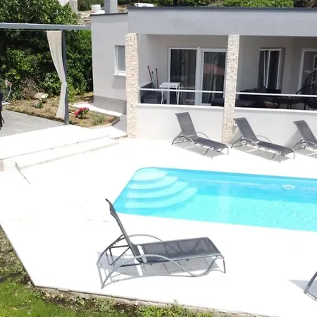 Villa Naklice *