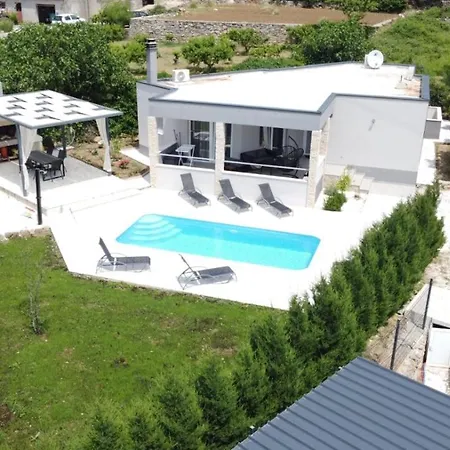 Naklice Villa Omis