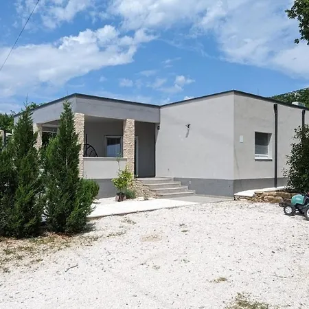 Villa Naklice *