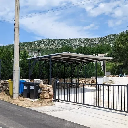 Naklice * Omis