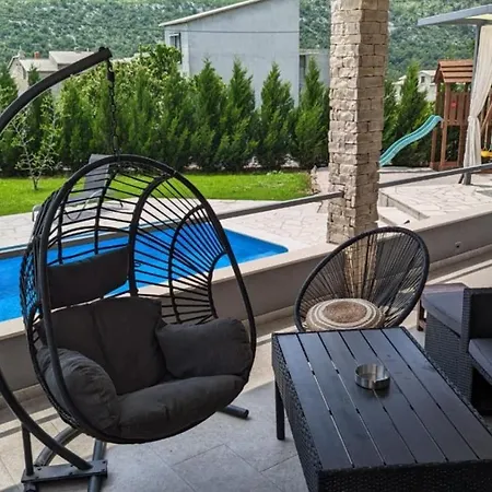 Naklice Villa *