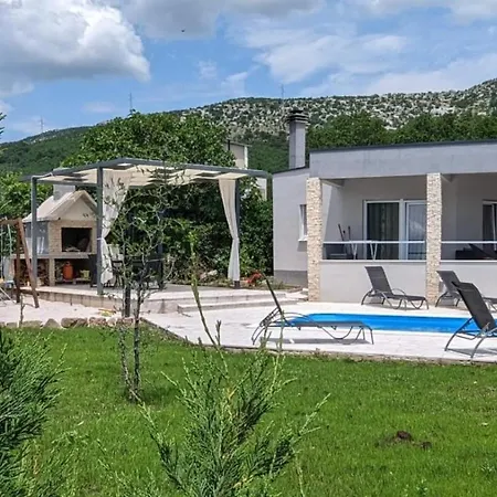 Naklice Villa *